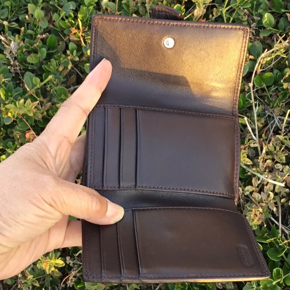 SOLD 🎁🎁🎁🎁🎁Trifold Coach Wallet - Picture 10 of 13